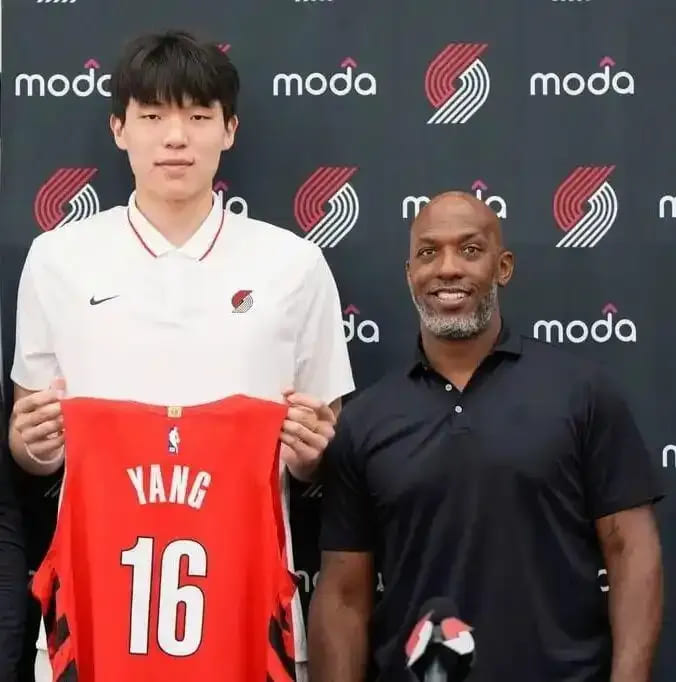 撲克（kè）私局作弊 NBA教練及球星涉嫌勾結以高科（kē）技（jì）操縱高額牌（pái）局（jú）被捕