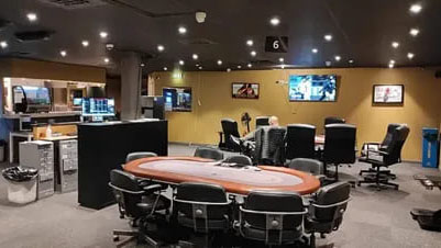 瑞典gg扑克和扑克（kè）比赛 遭突袭 特警荷枪实弹称“平静执（zhí）法（fǎ）”?